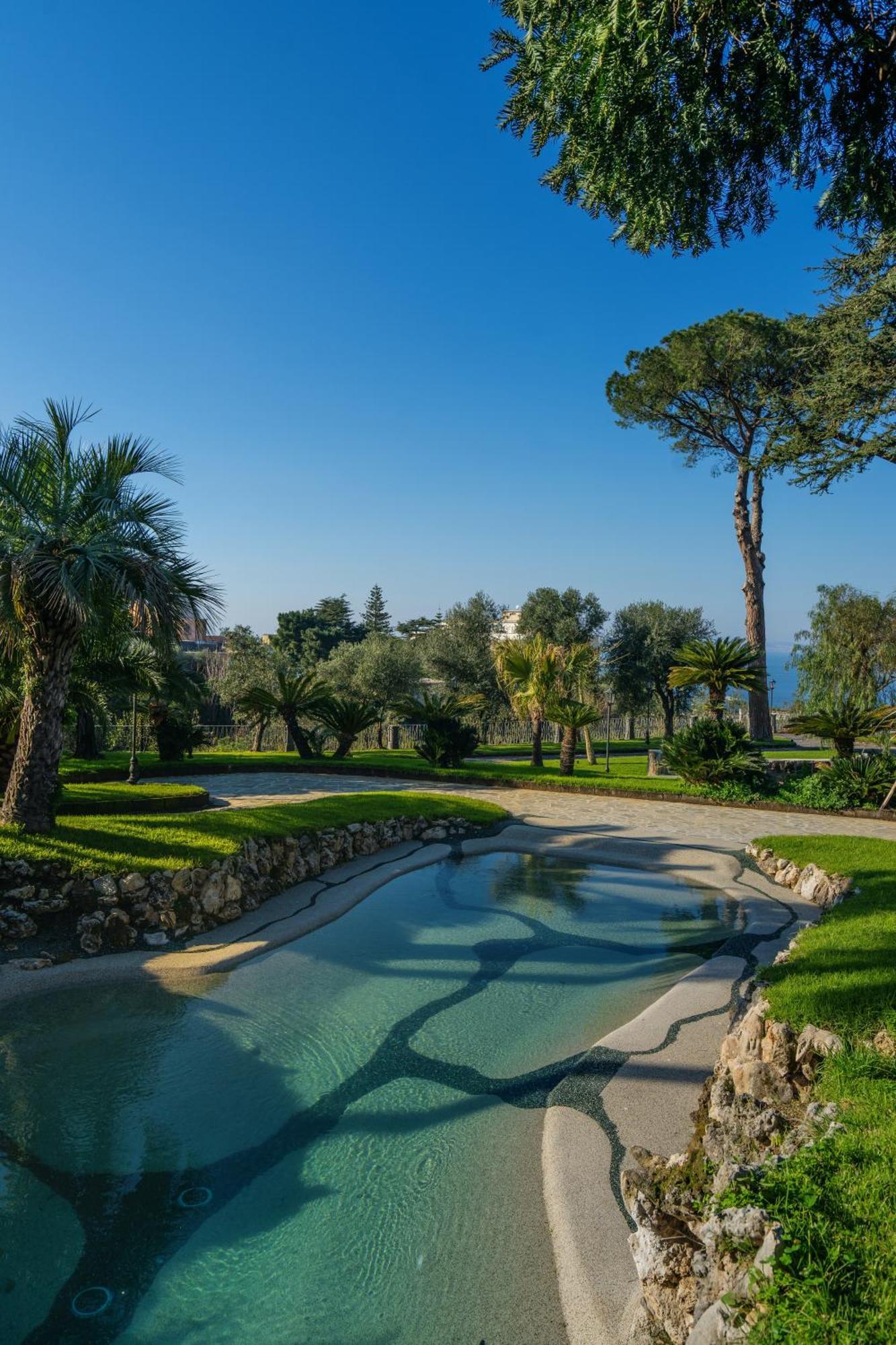 La Tuja Relais Du Parc Landhuis Vico Equense